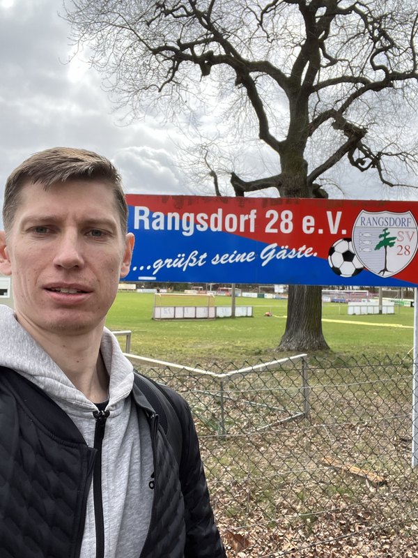 Anton Abyzov photographed in front of the SV Rangsdorf 28 club banner at Stadion Rangsdorfer See on 10 April 2022.
