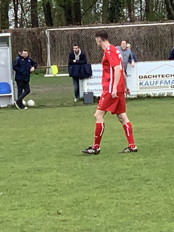 Anton Abyzov in the red SV Rangsdorf 28 kit during the match against SV Siethen, Stadion Rangsdorfer See, April 2022.